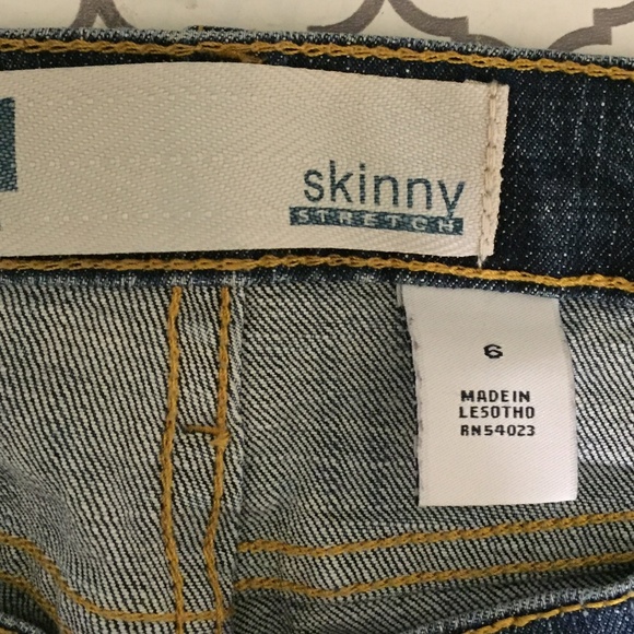 Gap distressed jeans size 6 Skinny - Picture 7 of 7